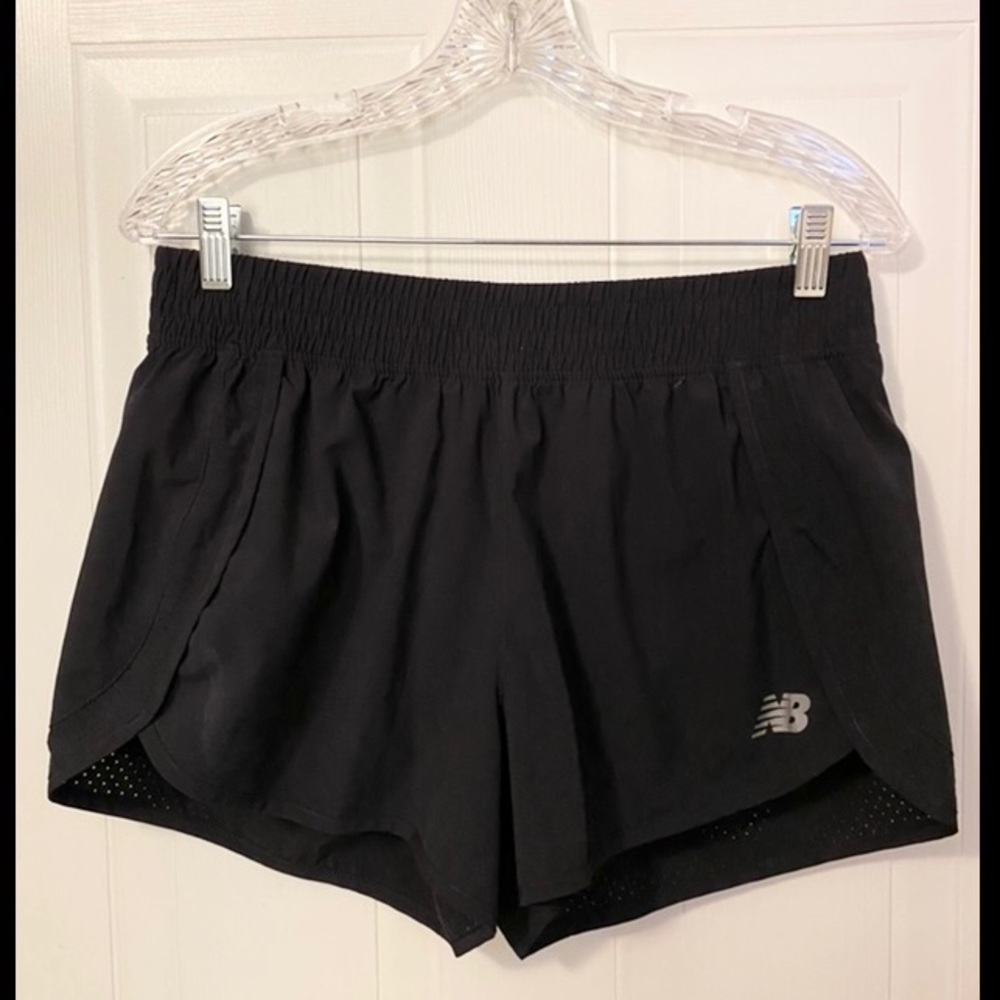 NWOT, New Balance SZ M Black Athletic Shorts